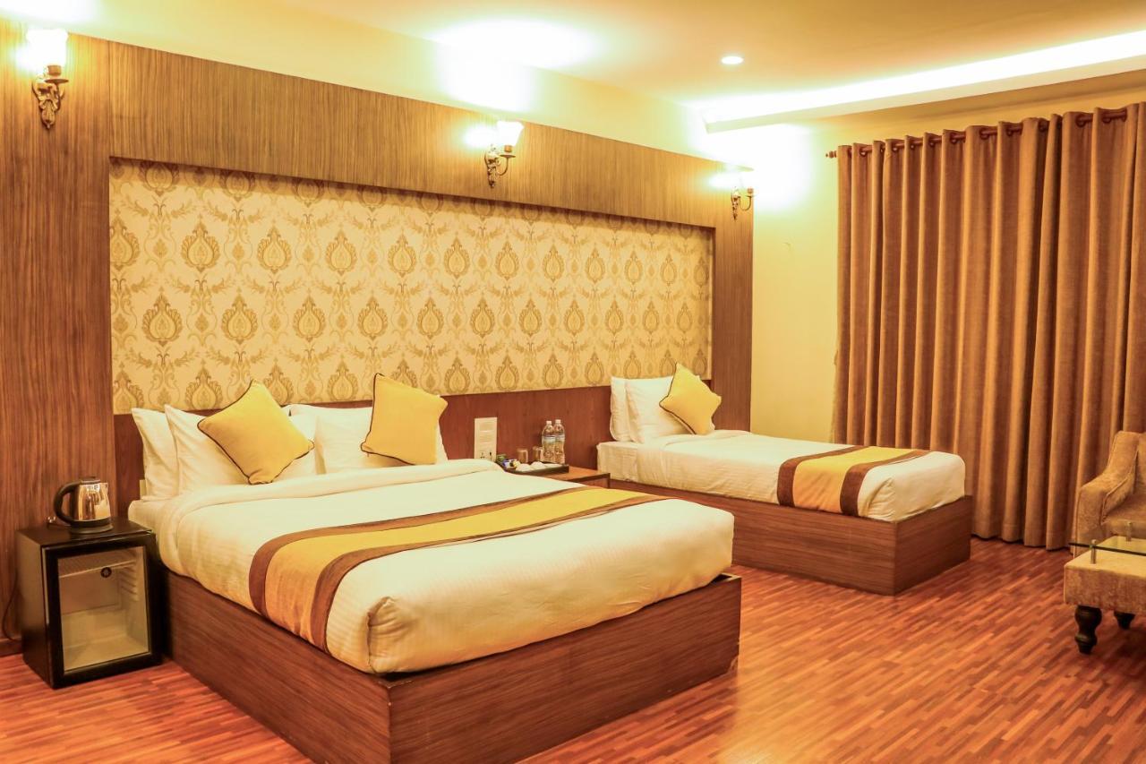 Aranya Boutique Hotel Катманду Экстерьер фото